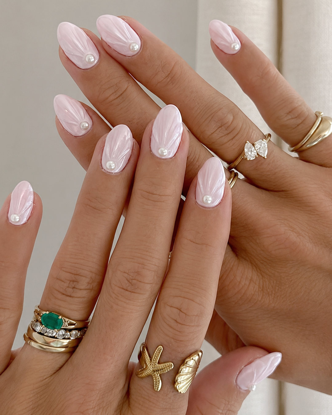 Elegant pearl seashell beach nails with soft pink shell texture and minimalist summer manicure.