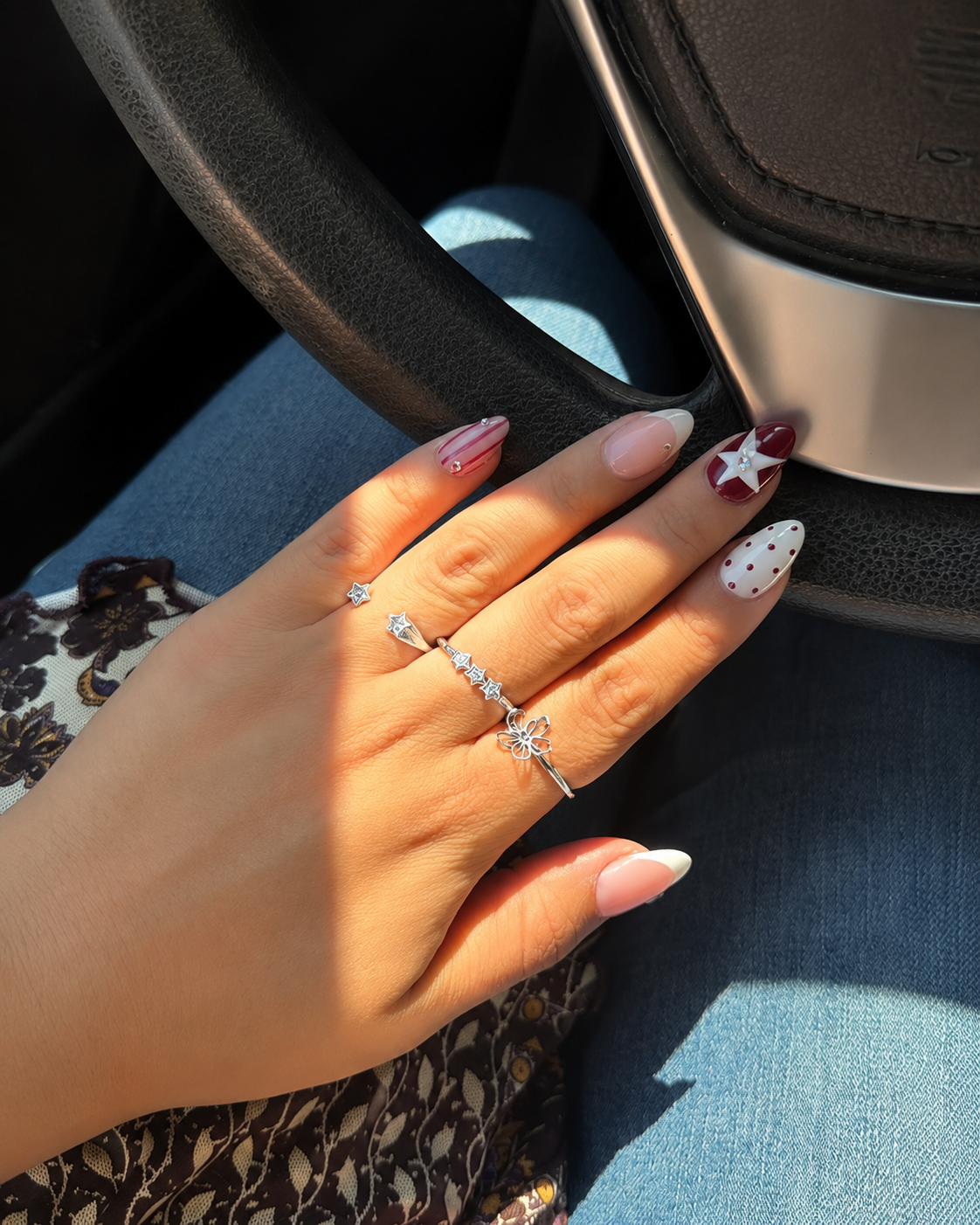 Shimmery tortoiseshell and rich brown Homecoming nail ideas paired with delicate metallic touches.