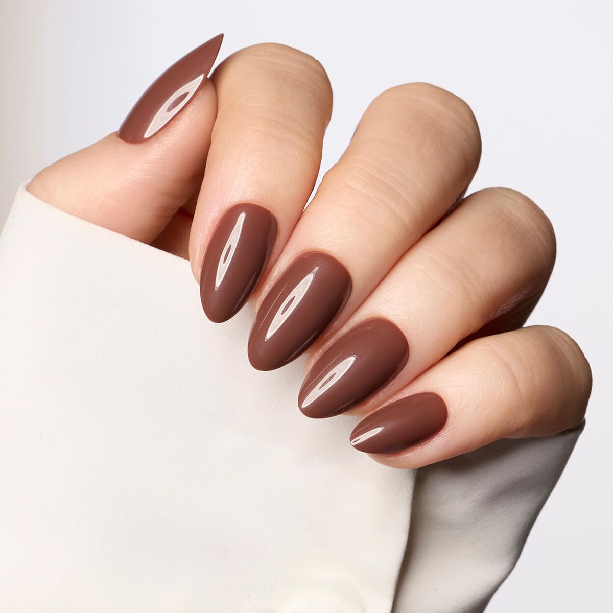 Warm chocolate brown nails with glossy finish – Nail Color Trends 2025