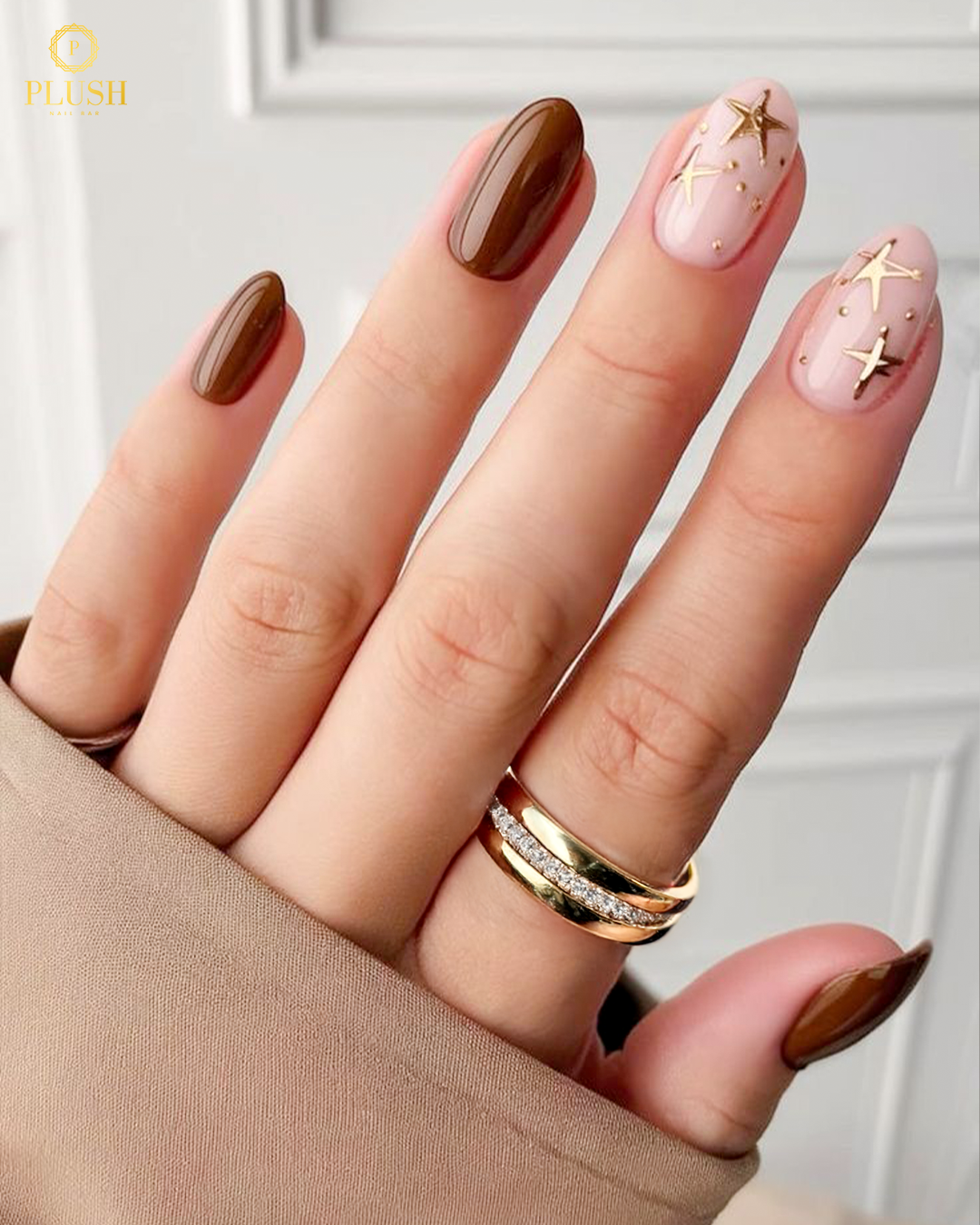 10+ Brown Nail Ideas for a Chic Autumn Look 9 Minimalist brown and blush pink nails with 3D gold stars, whimsical and celestial fall look.