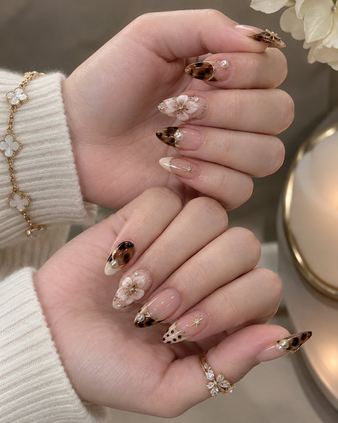 Plaid Nails Bring Sweater Weather Straight to Your Hands 7 Tortoiseshell tips with gold outlines, pearls and sculpted white 3D flower nail art